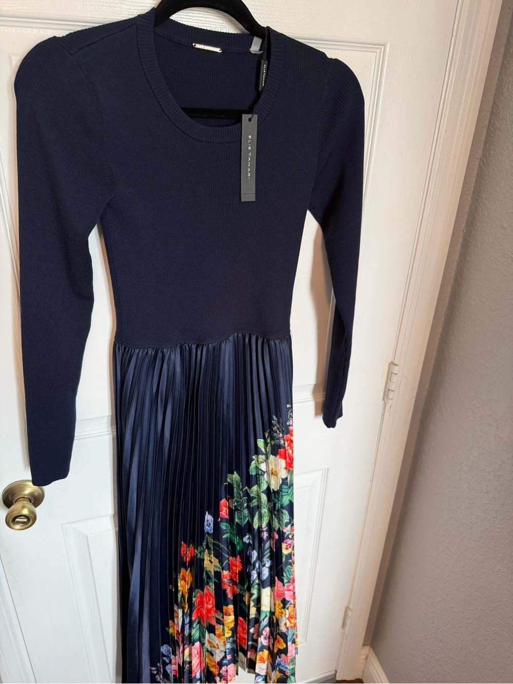 Elie Tahari Navy Ribbed Knit Top - Picture 3 of 7